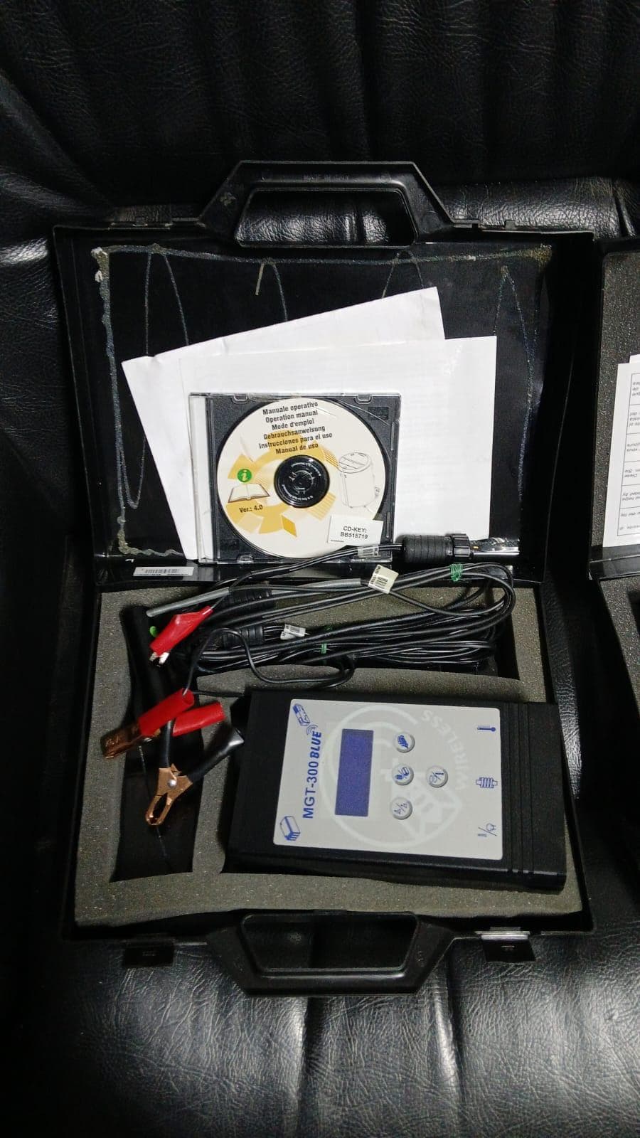 عداد دورات المحرك MGT-300 BLUE بنزين وديزل للفحص المعتمد