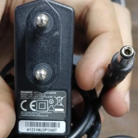 HUAWEI Switching Power Adaptor - Model: HW-120050E1W - Input: 100-240V, Output: 12V 0.5A