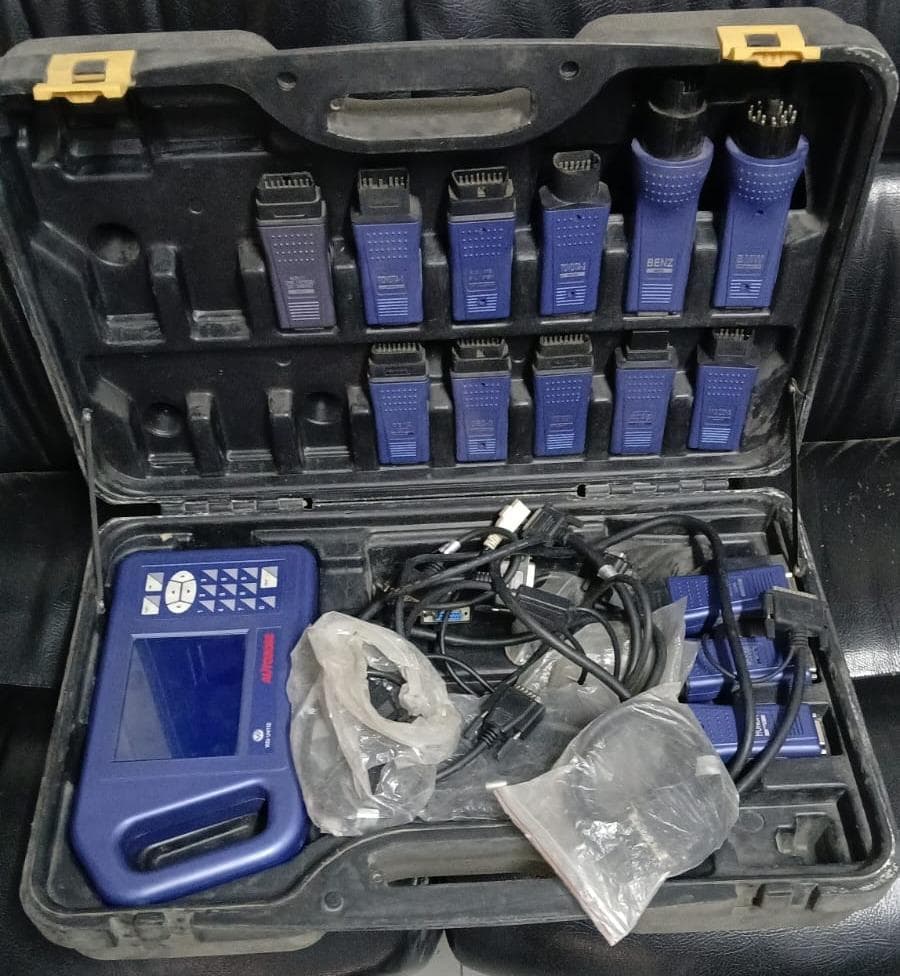 جهاز تشخيص أعطال السيارات AUTOBOSS WU-2000B
